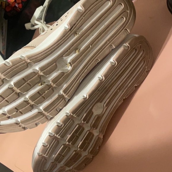 New balance running shoes - Picture 3 of 4